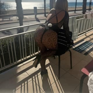 Luna, 37 — 4